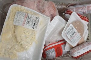 Operação descarta 10,4 toneladas de produtos impróprios para consumo