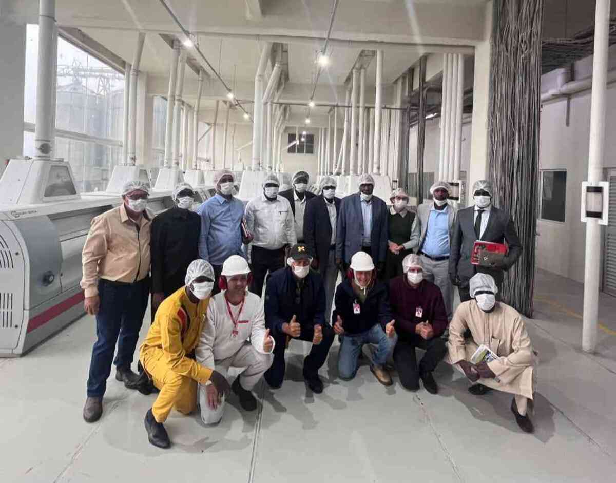 Coopavel recebe comitiva africana que busca parcerias na área das proteínas