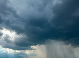 Frente fria traz chuva no último fim de semana de abril