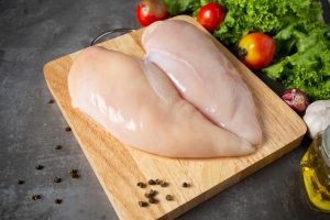 Frango fica mais barato que carnes de boi e porco