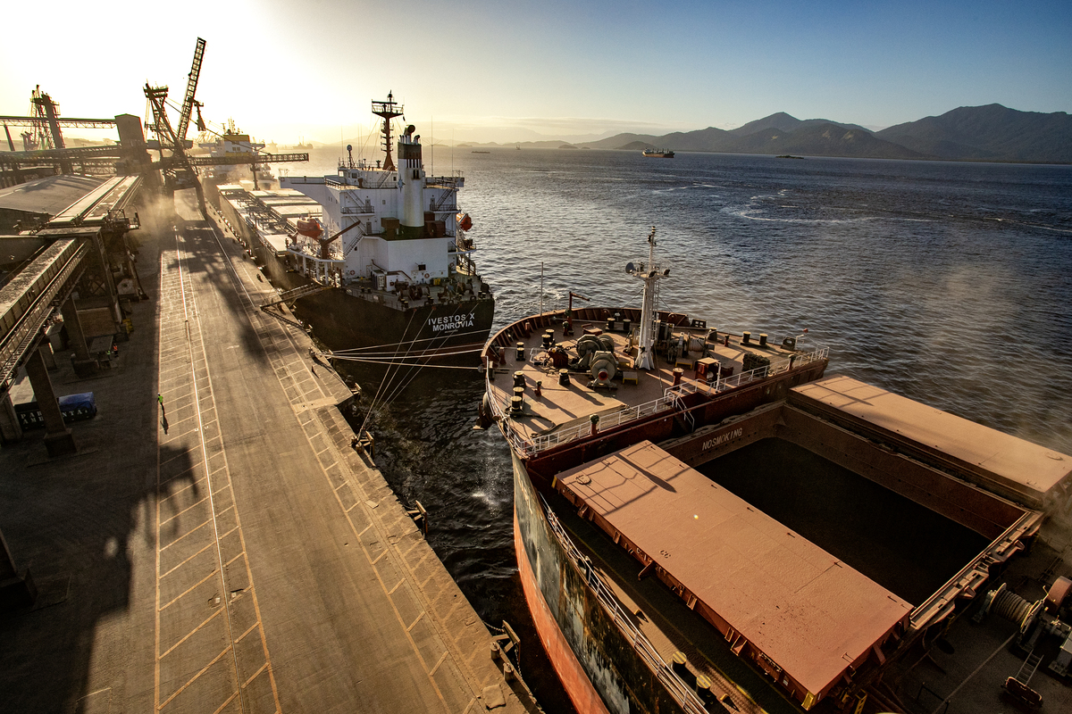 Máquinas e agronegócio: Exportações do Paraná crescem 3,7% em 2026