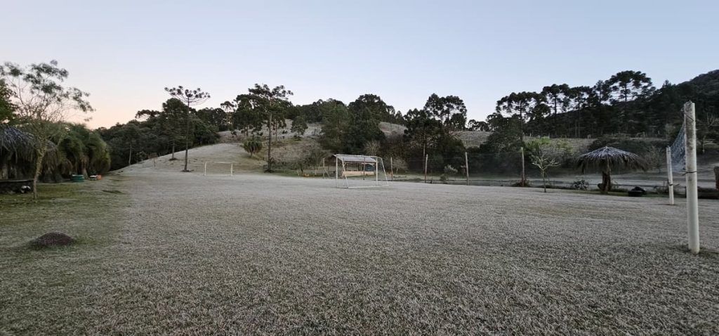 Municípios amanhecem com geada e recorde de temperatura mínima