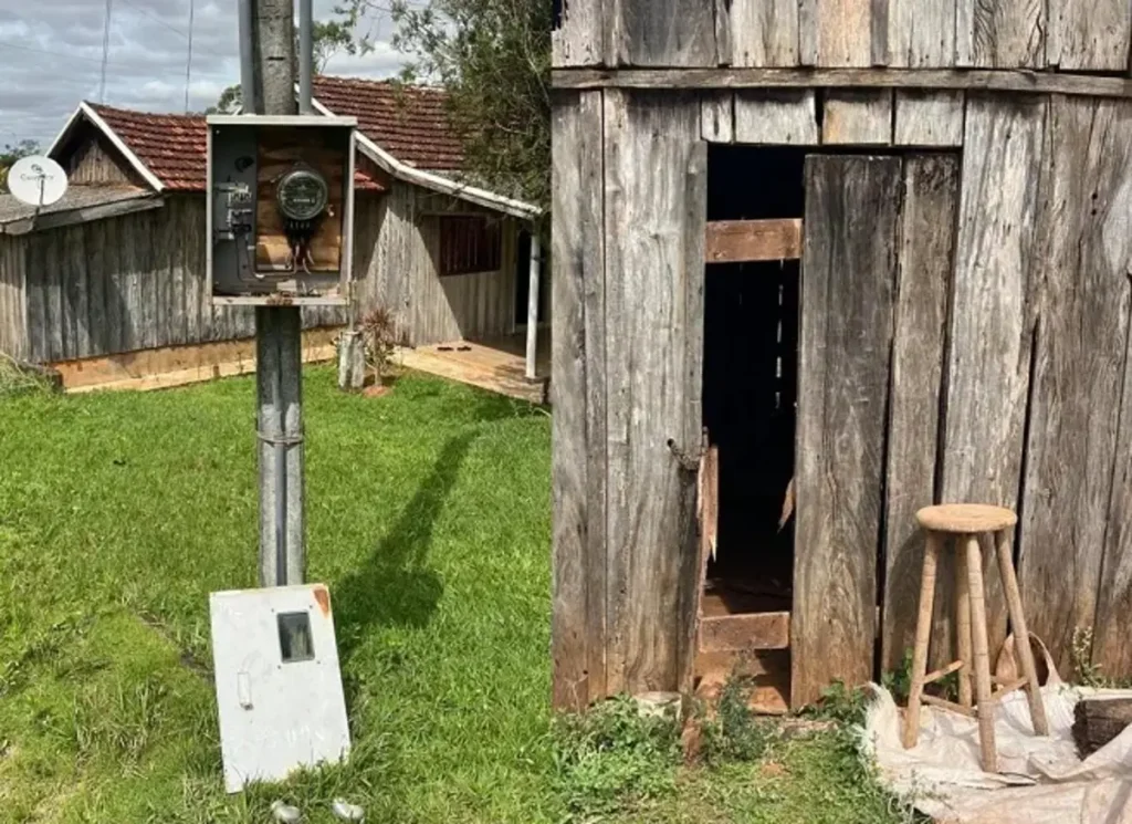 Criminosos arrombam casa em área rural e levam 100 metros de fios
