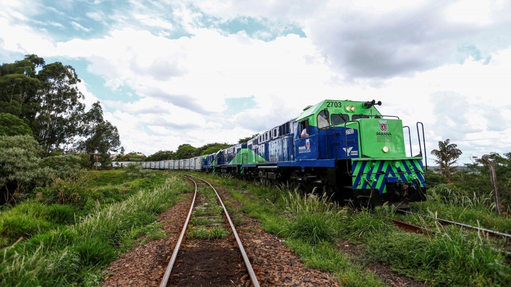 Expansão ferroviária que beneficiaria o agro encalha de novo