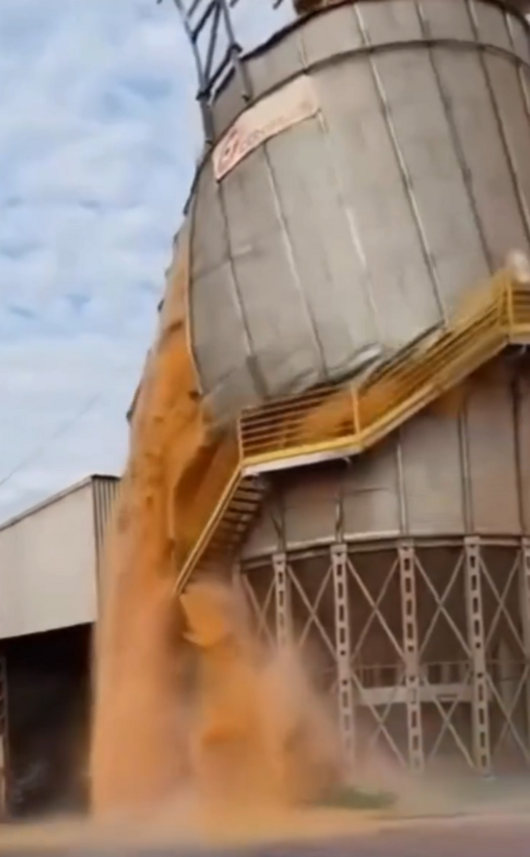 Silo desaba com milho armazenado; veja o vídeo