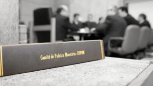 Selic cai, mas juro de 14% mantém agronegócio sob forte pressão
