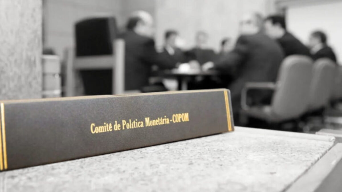 Selic cai, mas juro de 14% mantém agronegócio sob forte pressão