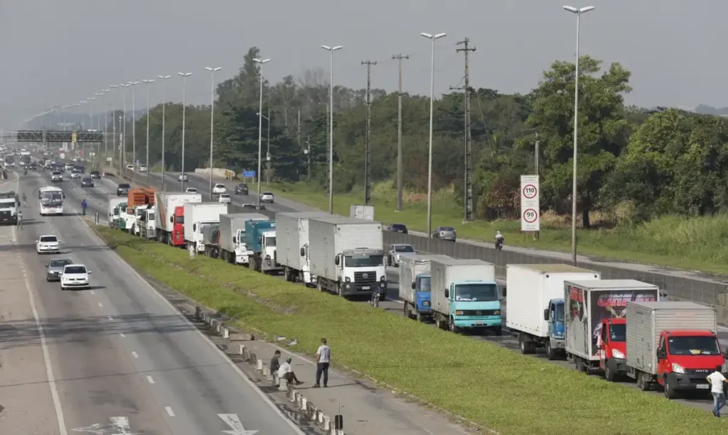 Lei garante frete mínimo no transporte de cargas