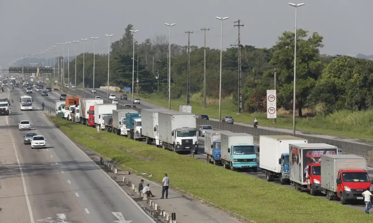 Lei garante frete mínimo no transporte de cargas