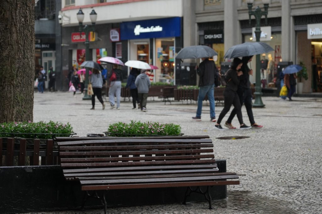 Com chuva acima da média, seca recua ainda mais