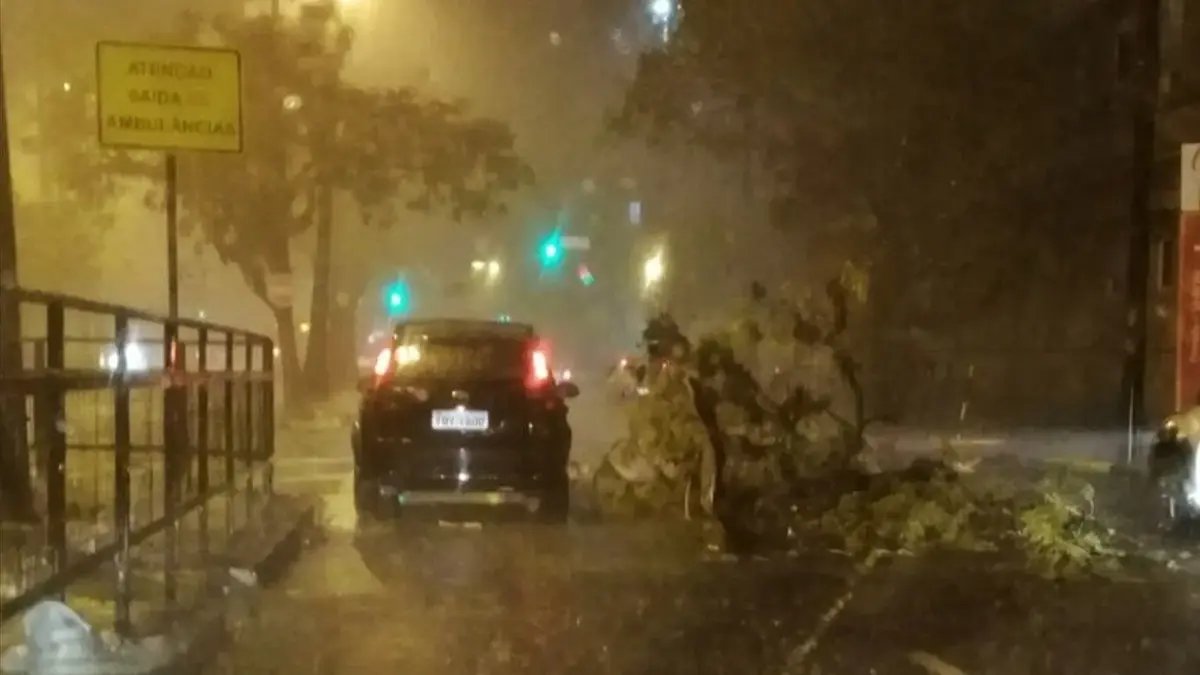 Temporais no Sul têm tornado, ventos de mais 130km e granizo