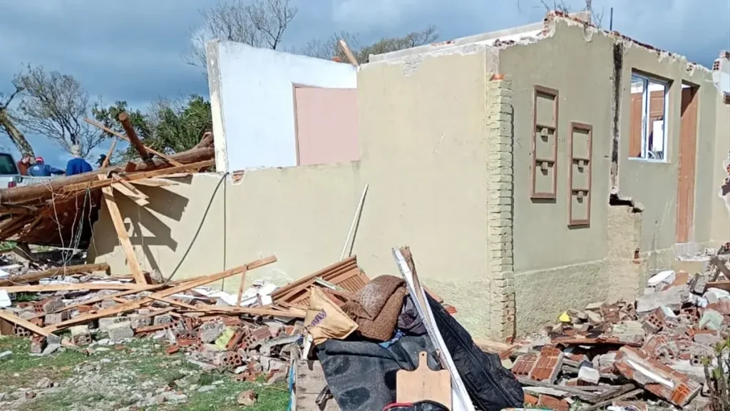 Tornado no Sul teve ventos de até 200 km/h