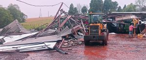 Tornados deixam rastro de destruição no meio rural