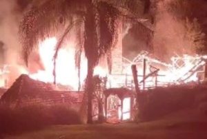 Incêndio destrói completamente o Restaurante Celeiro, em Toledo
