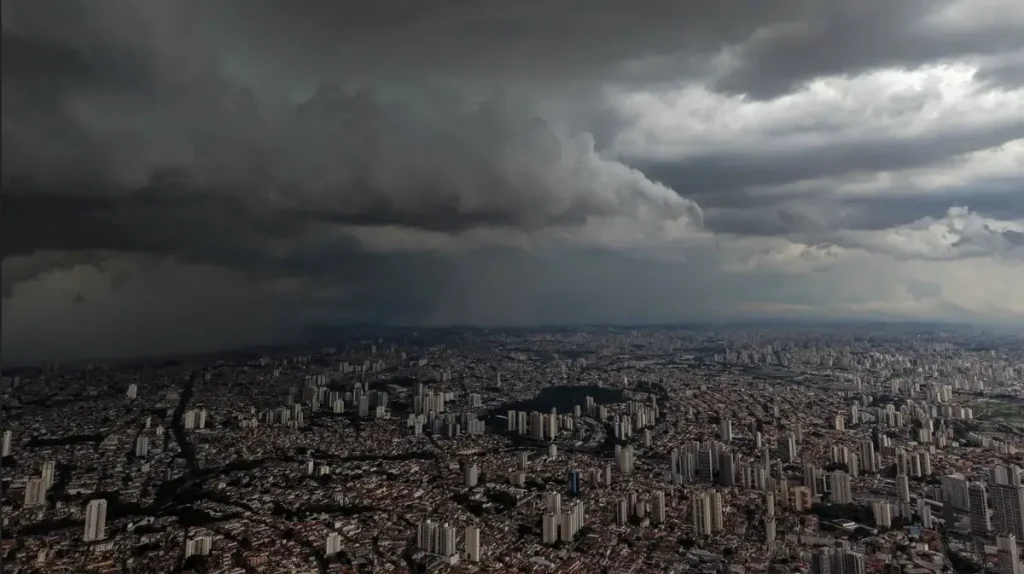 Frente fria avança junto com ar polar e chuva