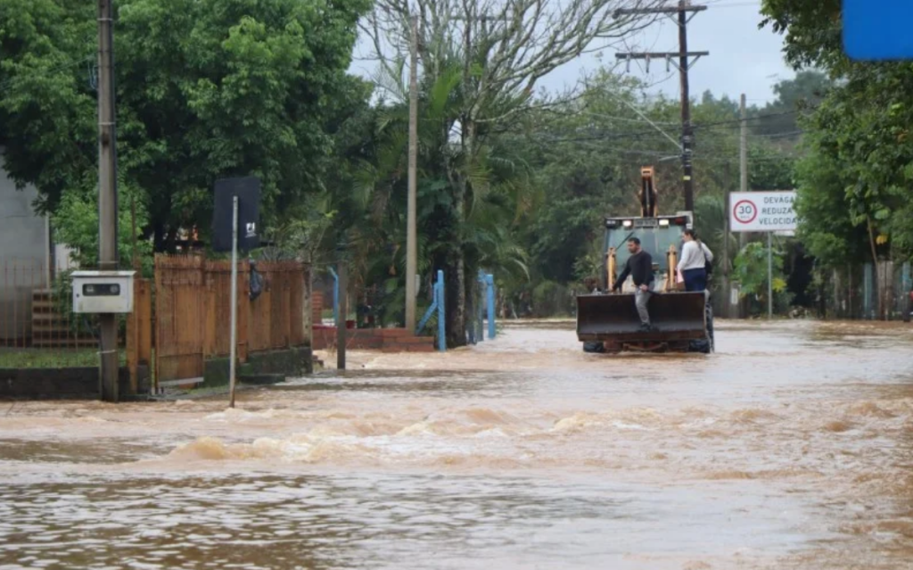 Chuva excessiva pode causar enchentes em quatro estados
